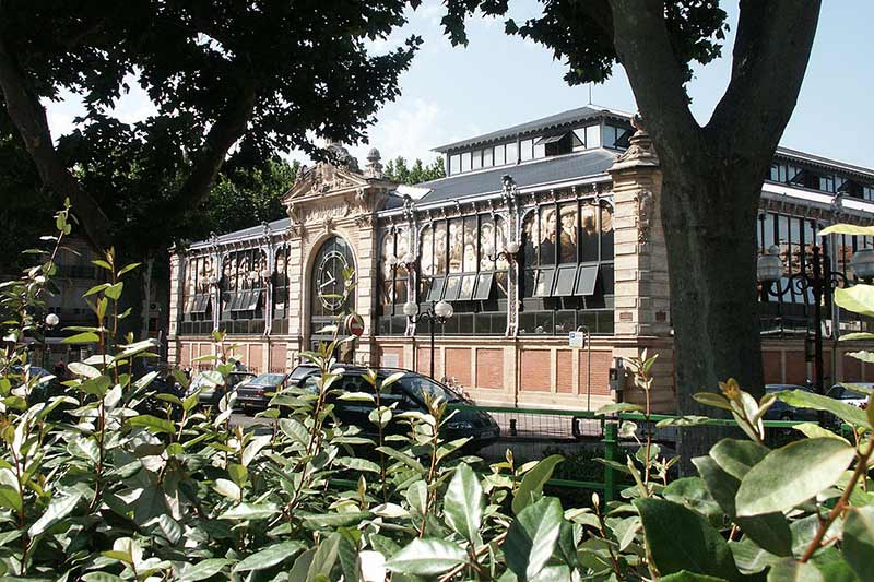 les halles narbonne france.