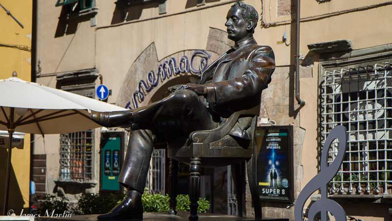 puccini statue